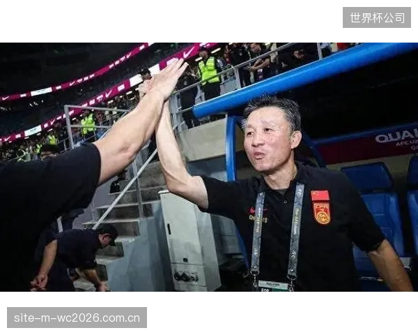 防线稳固成晋级基石，乌兹别克斯坦中卫搭档展现出顶级防守水平。